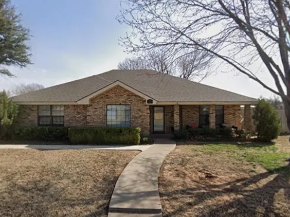 1009 Magnolia St, Waurika, OK 73573
