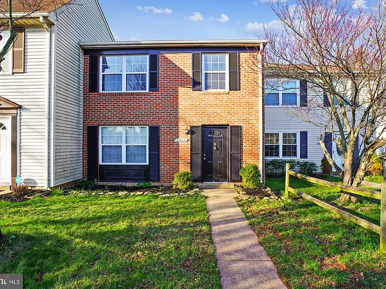 8603 Woodhue Ct — Photo 1