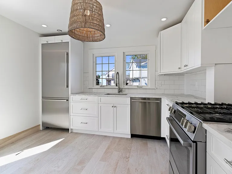 19 Soundview Dr — Photo 18