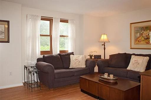 4th image of 12 Heritage Dr