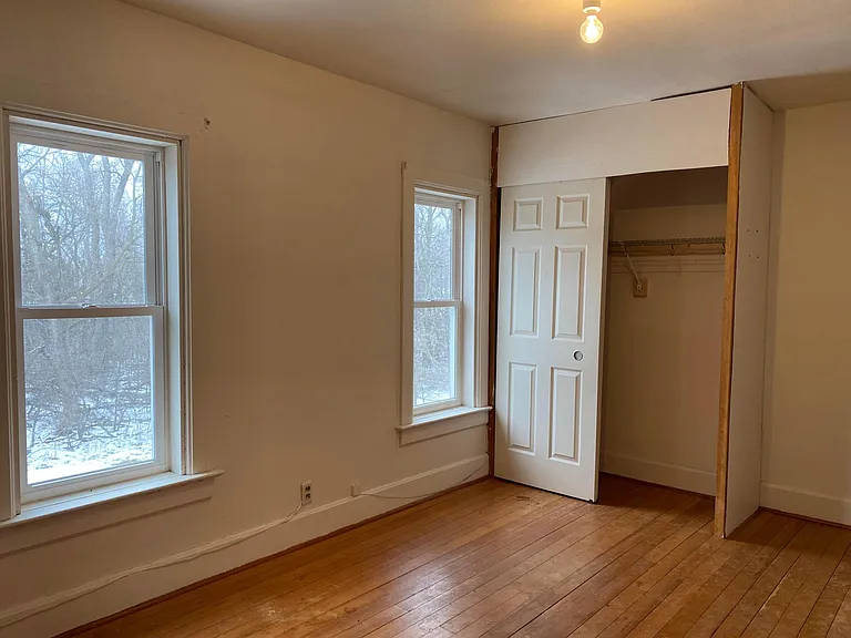 Bedroom (2nd floor)