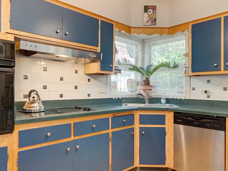 122 Central Park Ave — Photo 17