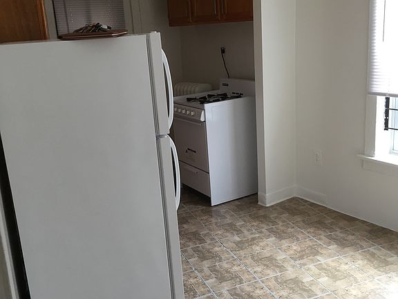 5th image of 6604 N Ashland Ave APT 3H