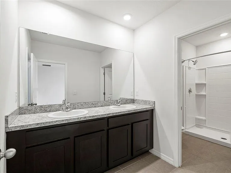 2878 Suncoast Plains Dr — Photo 32