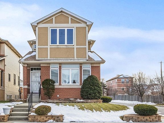 2nd image of 65 E 89th Pl