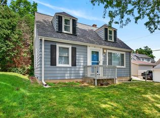 9020 W Vincent PLACE, West Allis, WI 53214