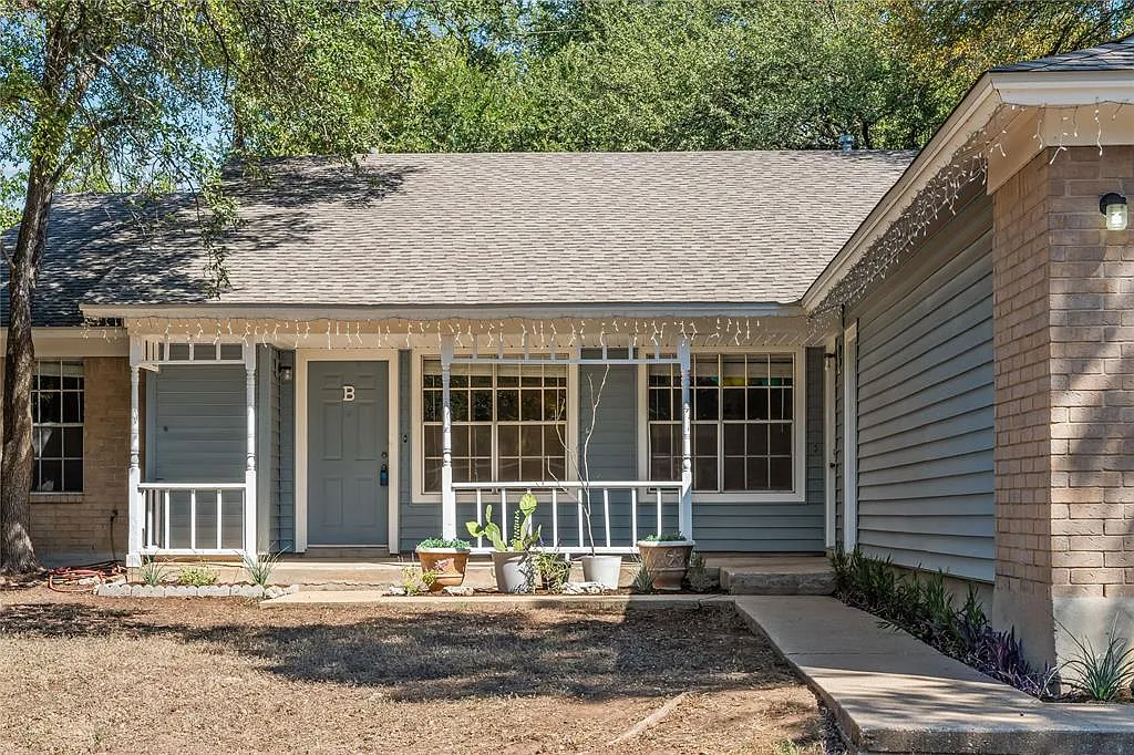 2 bed, 2.0 bath, 888 sqft, $1,595 — Photo 2