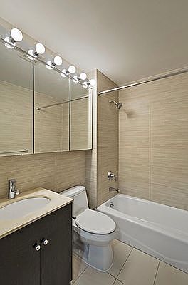 5th image of 226 Montrose Ave APT 4A