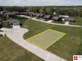 916 Arlene Cir, Papillion, NE 68046