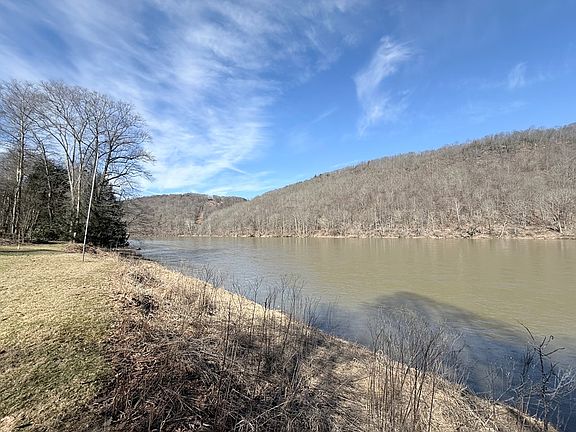 5th image of 689 Sundew Rd