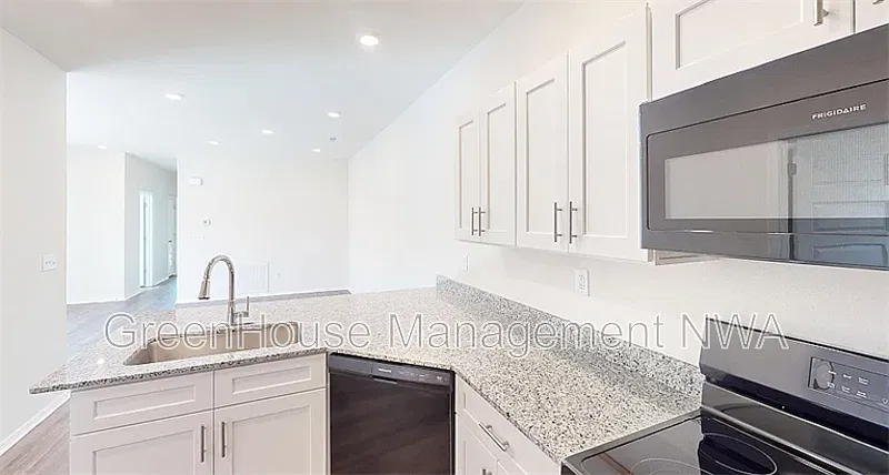2 bed, 2.0 bath, 869 sqft, $1,440 — Photo 3
