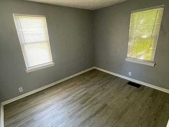 4th image of 2825 Lincoln Way W