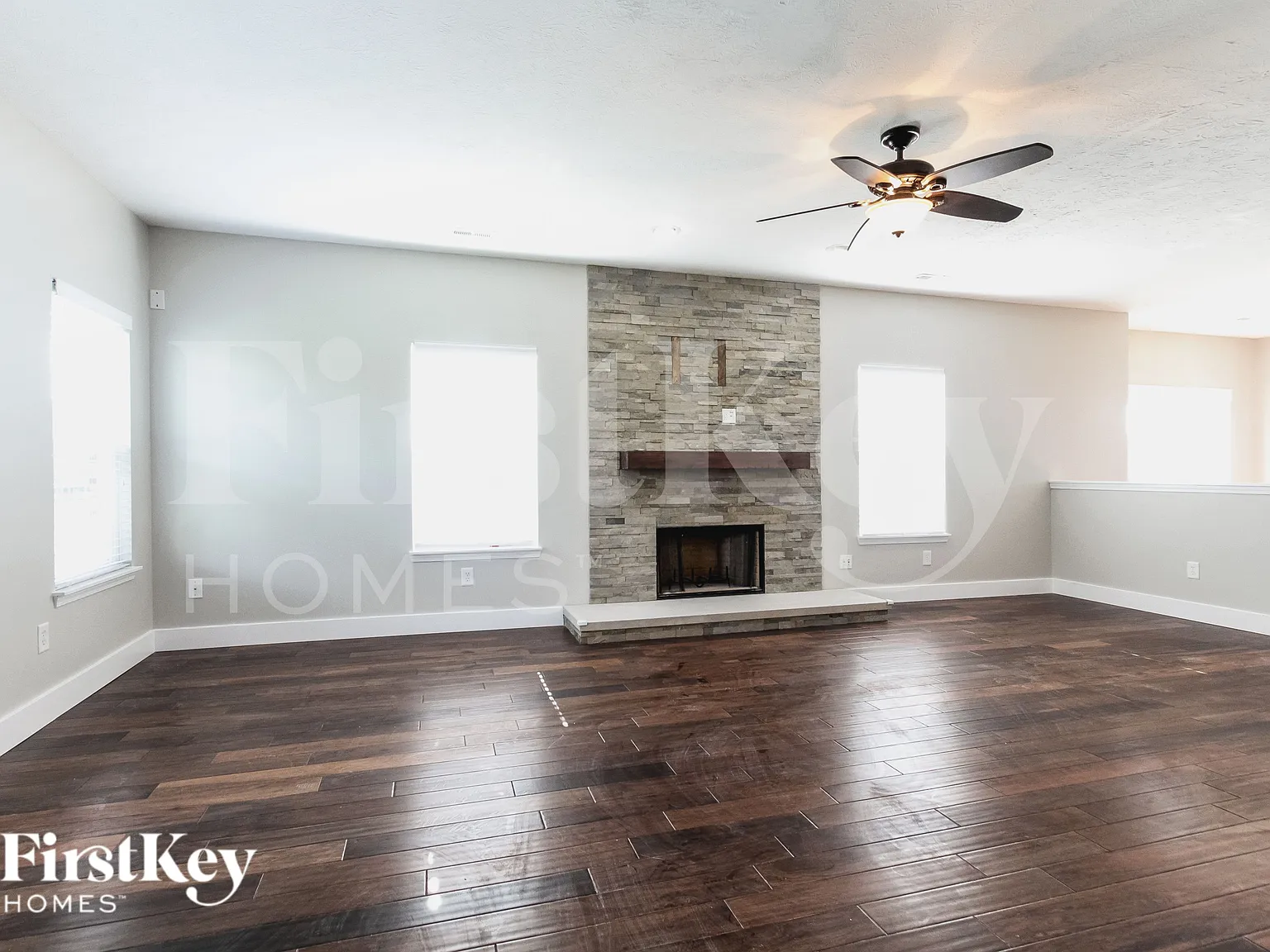 4 bed, 2.5 bath, 2466 sqft, $2,175 — Photo 2