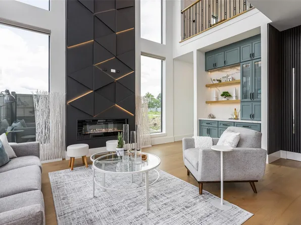 651 Winding Oaks, Stafford, TX 77477