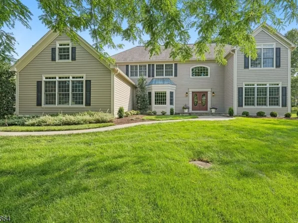 4 Hawkes Ct, Bridgewater Twp., NJ 08807