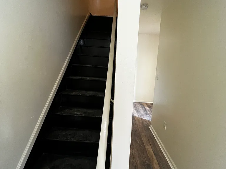 916 W Allen St — Photo 12