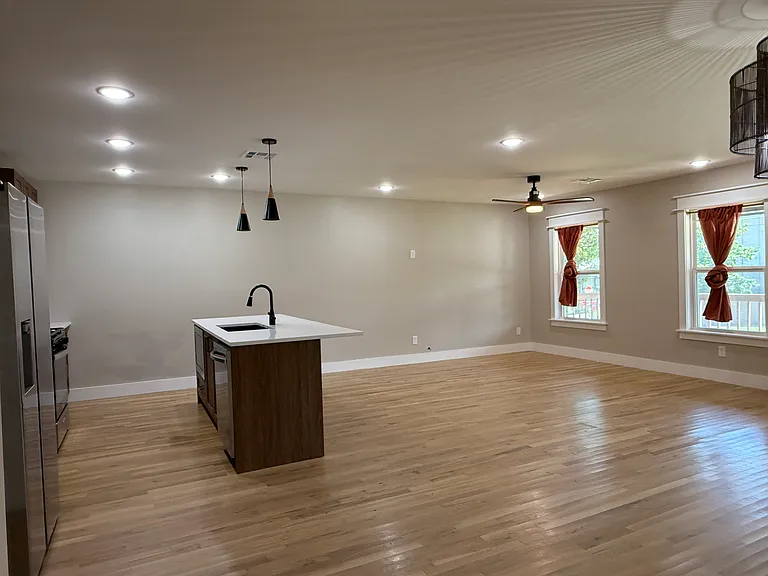 520 N Xenophon Ave — Photo 4