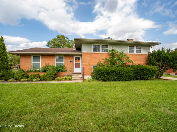 1907 Woodfield Rd, Hurstbourne Acres, KY 40220
