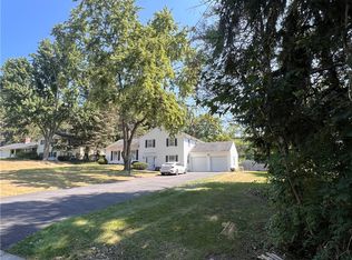 32 Kimberly Rd, Pittsford, NY 14534