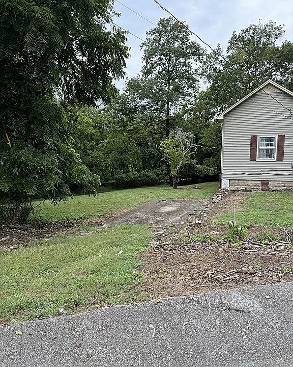 2nd image of 300 Morris St