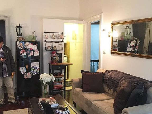 4th image of 127 E 61st St APT 5F