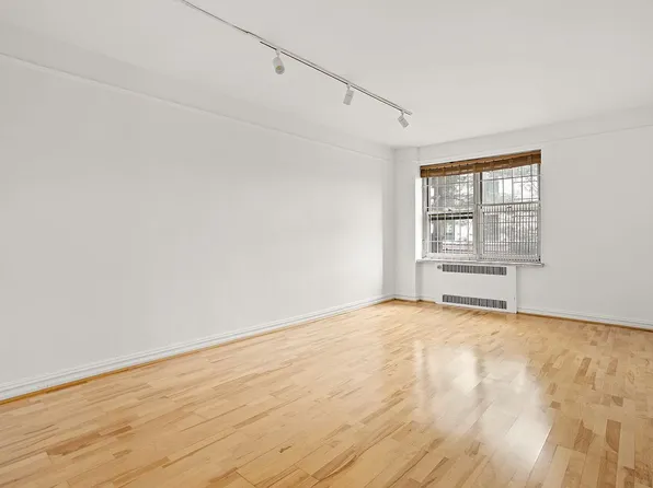 61-41 Saunders St APT A18, Queens, NY 11374