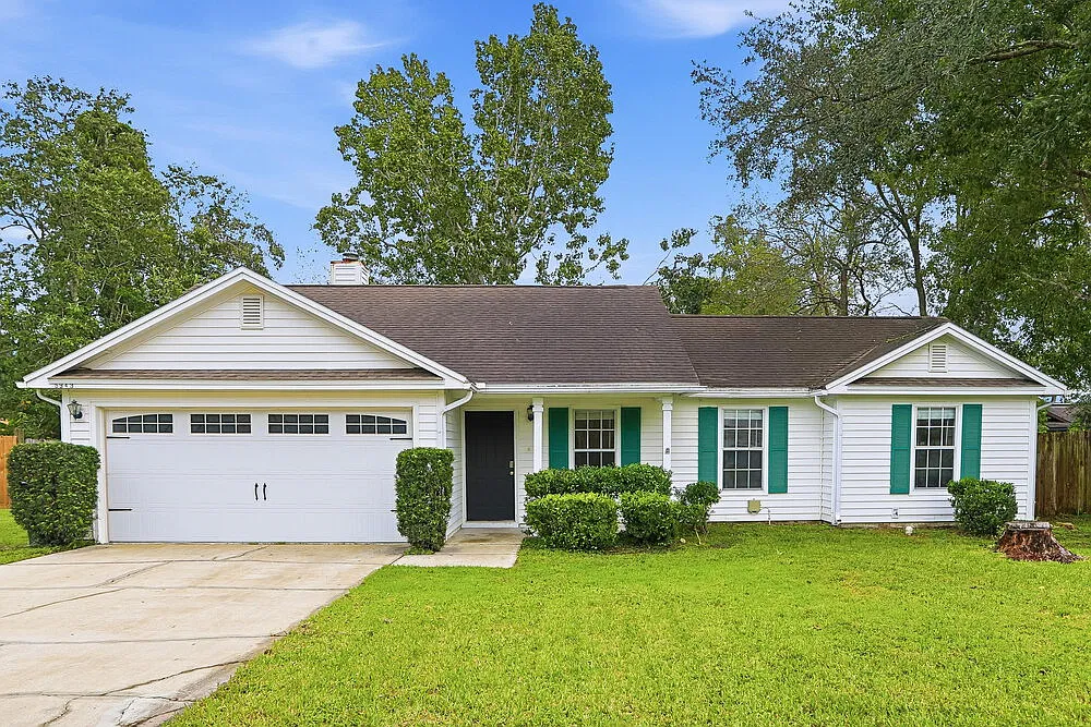3 bed, 2.0 bath, 1358 sqft, $1,995 — Photo 1