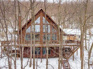 7634 W Bluff Dr, Keuka Park, NY 14478