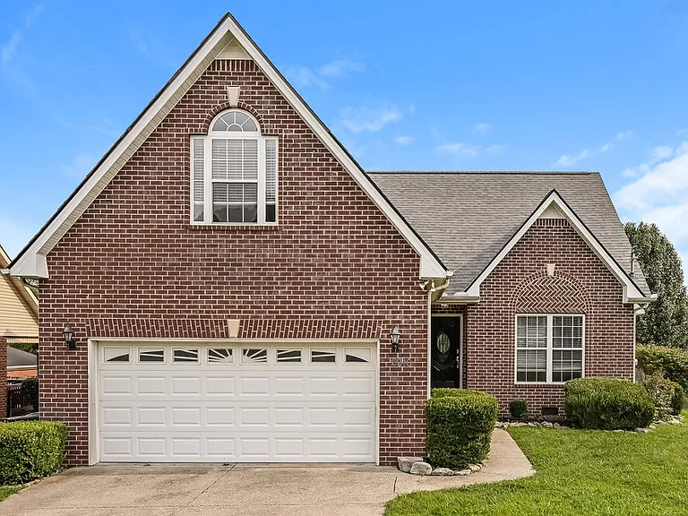 2910 Iona Dr — Photo 1