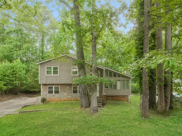 8607 Wood Springs Ct, Douglasville, GA 30135