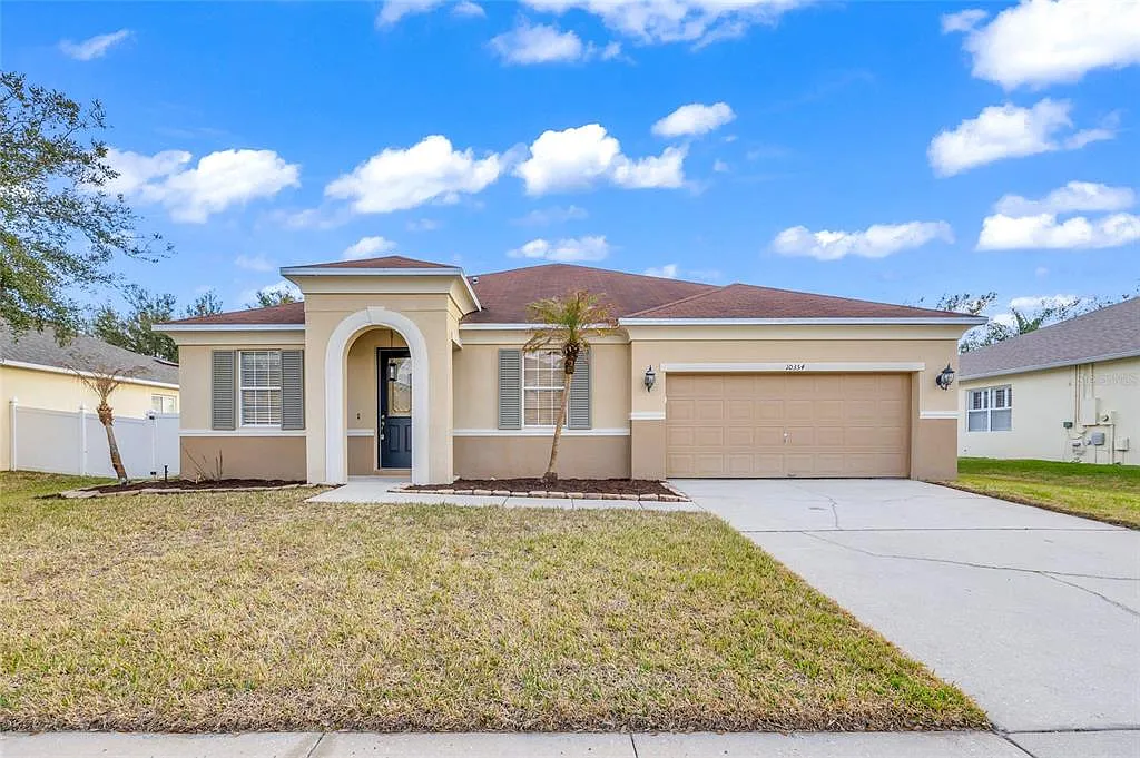 4 bed, 2.0 bath, 2238 sqft, $3,000 — Photo 2