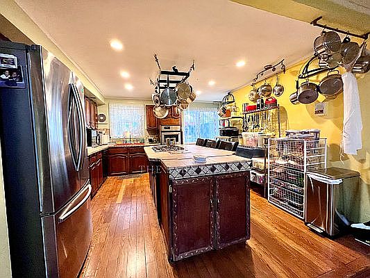 5th image of 293 Jefferson Ave #G