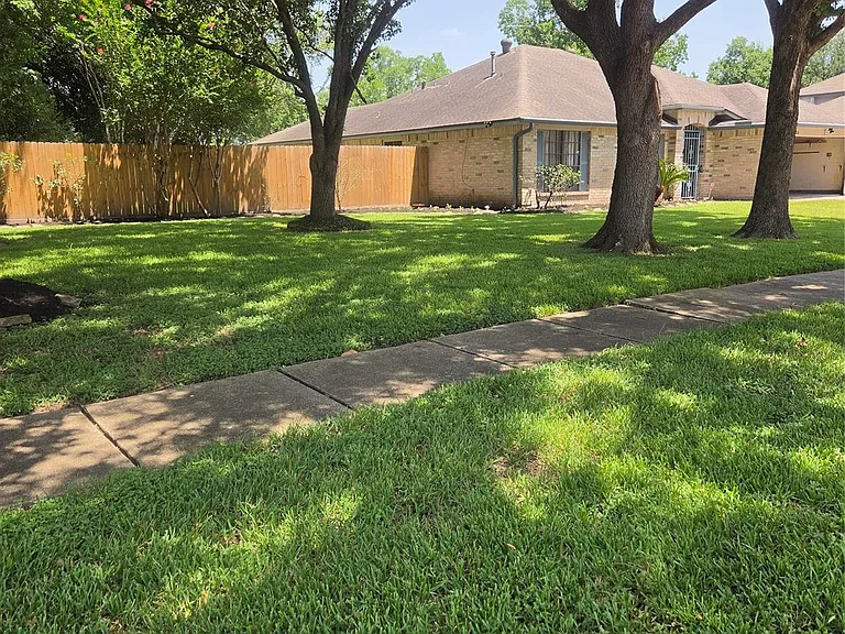 14435 E Glen Willow Rd — Photo 2