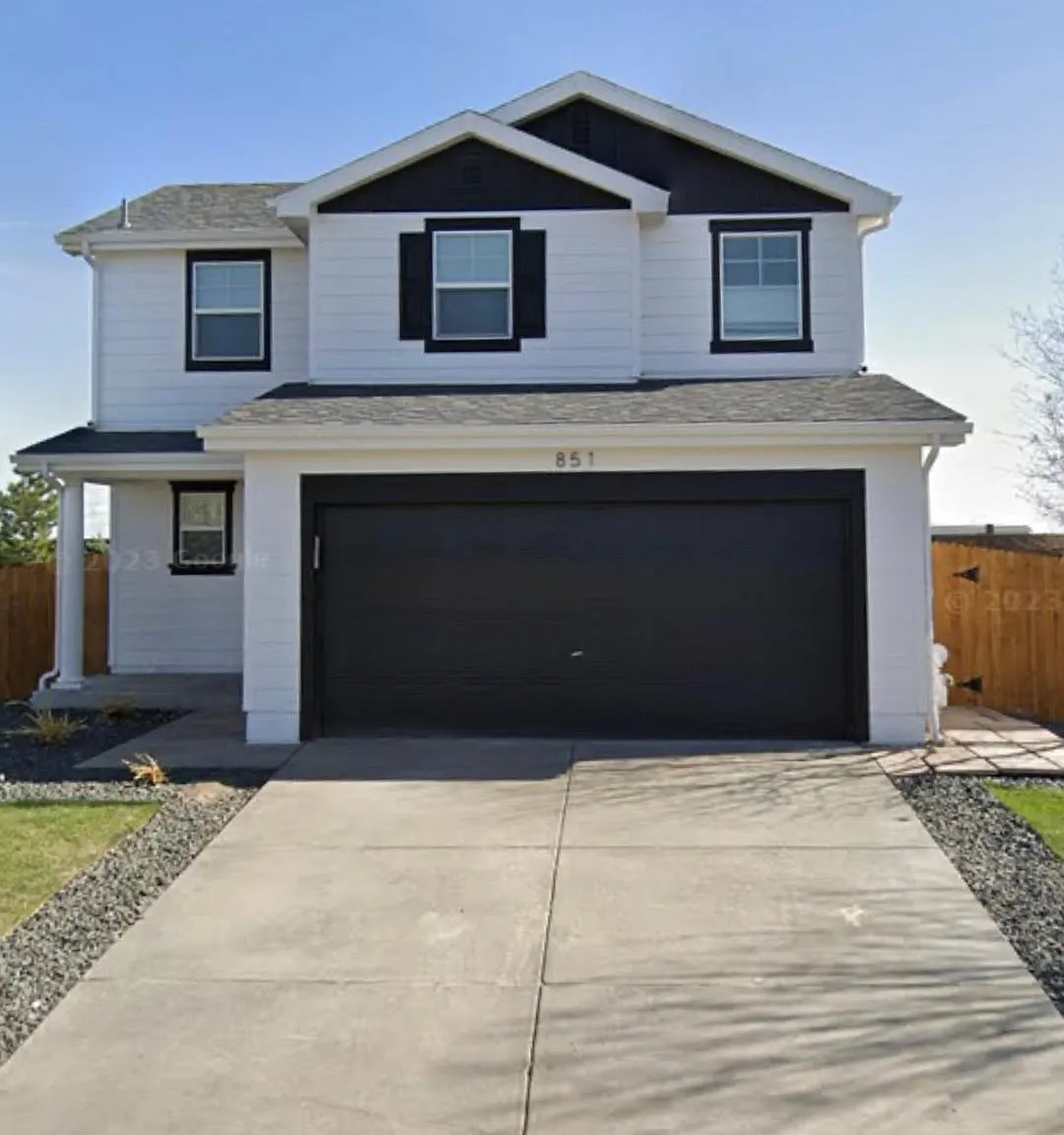 851 Willow Dr — Photo 1