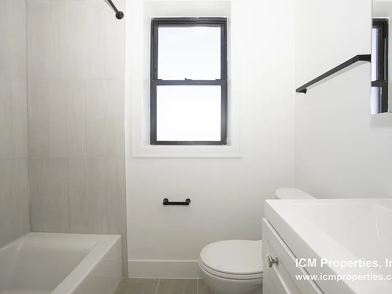 2631 W Berwyn Ave #1 — Photo 5