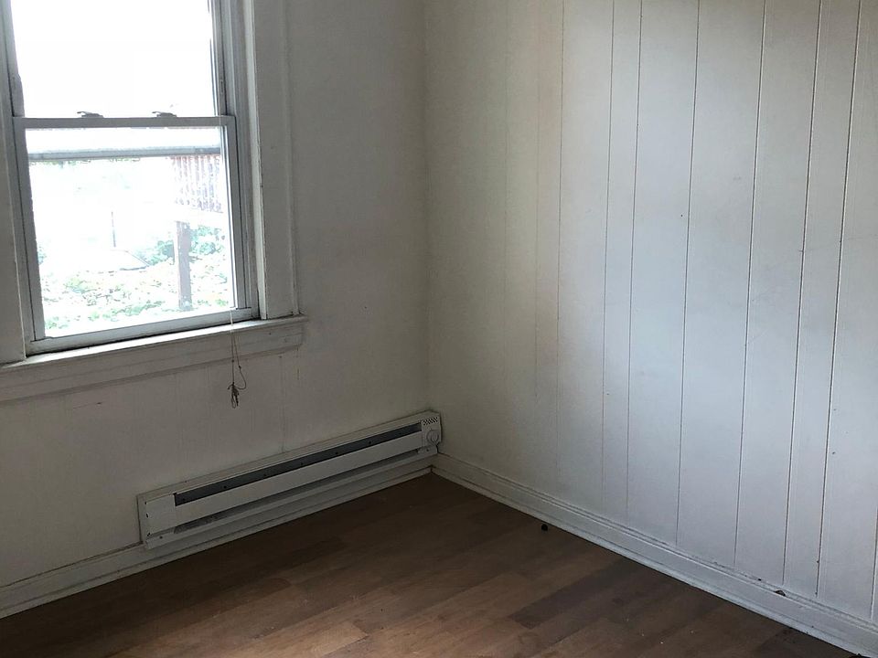 2nd image of 367 Chestnut St