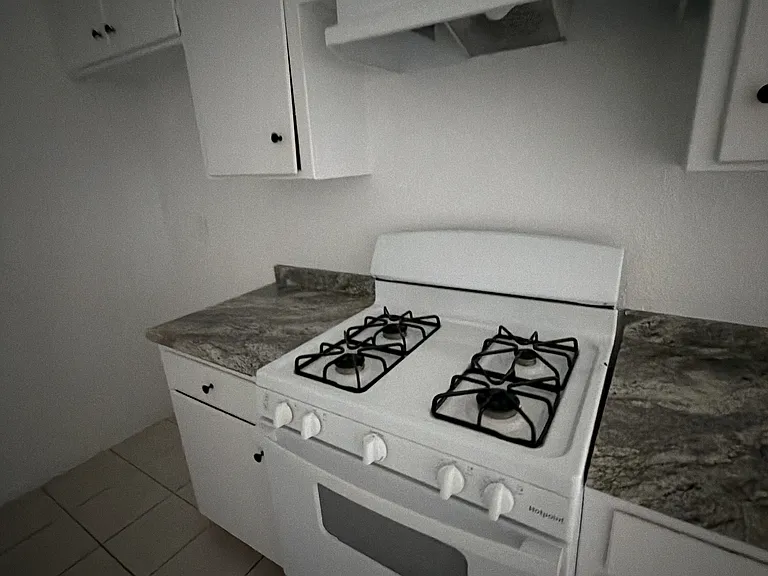 849 Cherry Ave #B — Photo 4