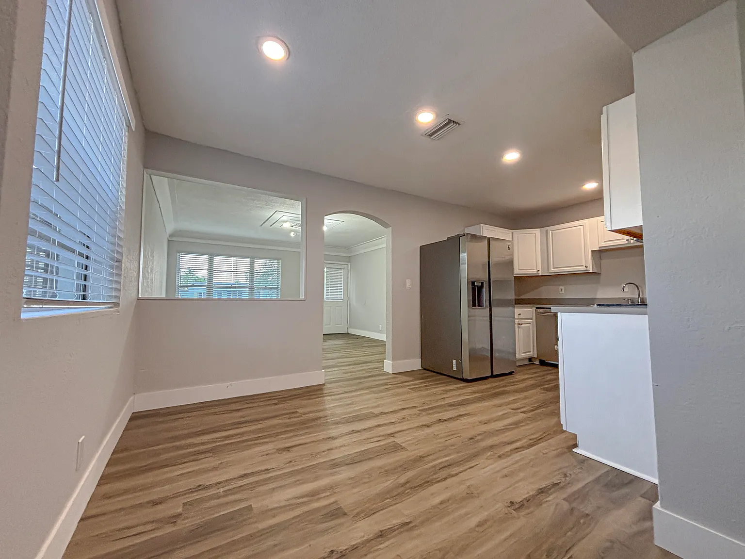 6 bed, 2.0 bath, 2458 sqft, $4,500 — Photo 3