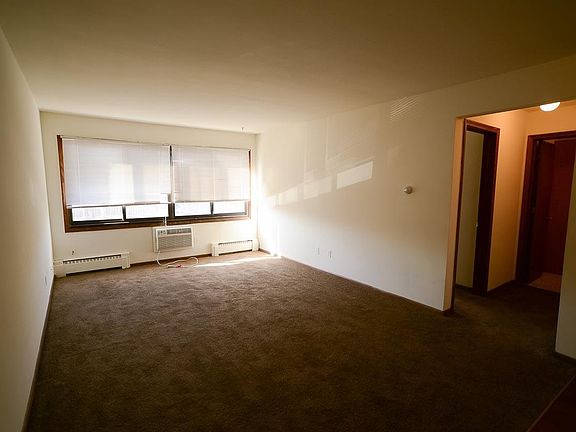 4th image of 912 22nd Ave S