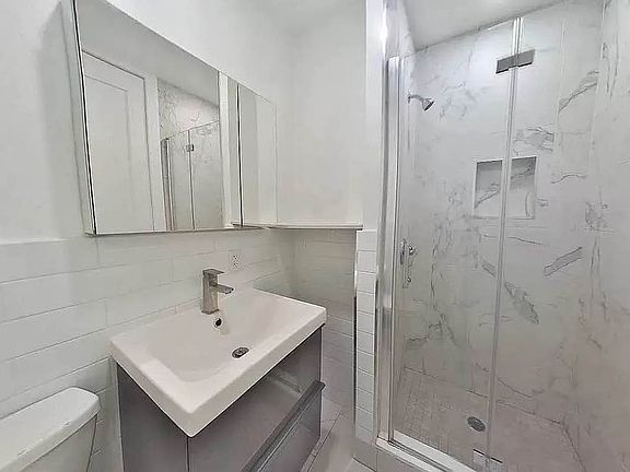 4th image of 45 Tiemann Pl APT 5L