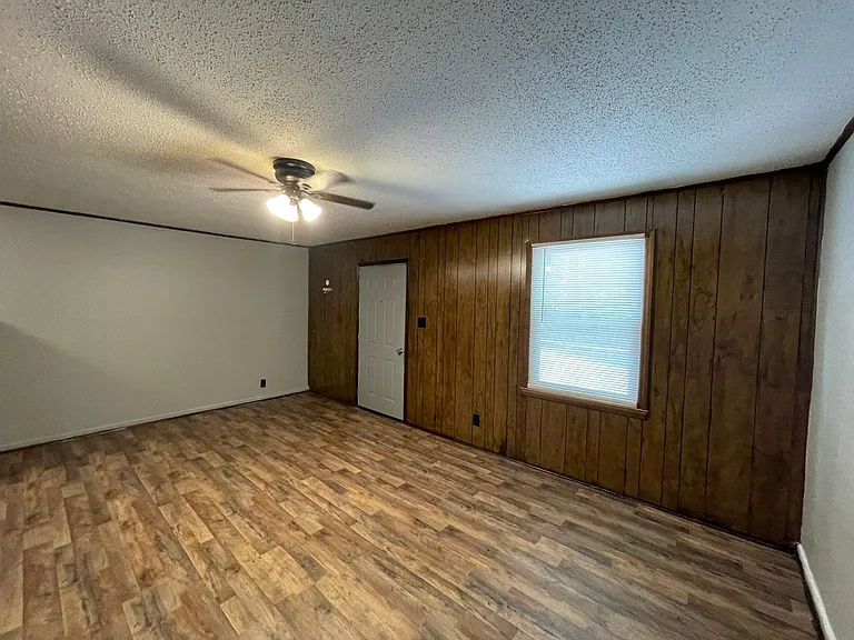 SRP-SH009-1918 Winget Street — Photo 3