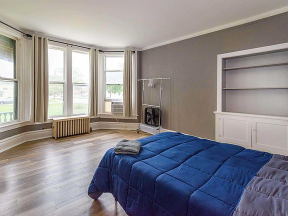 2nd image of 811 Pine St #1