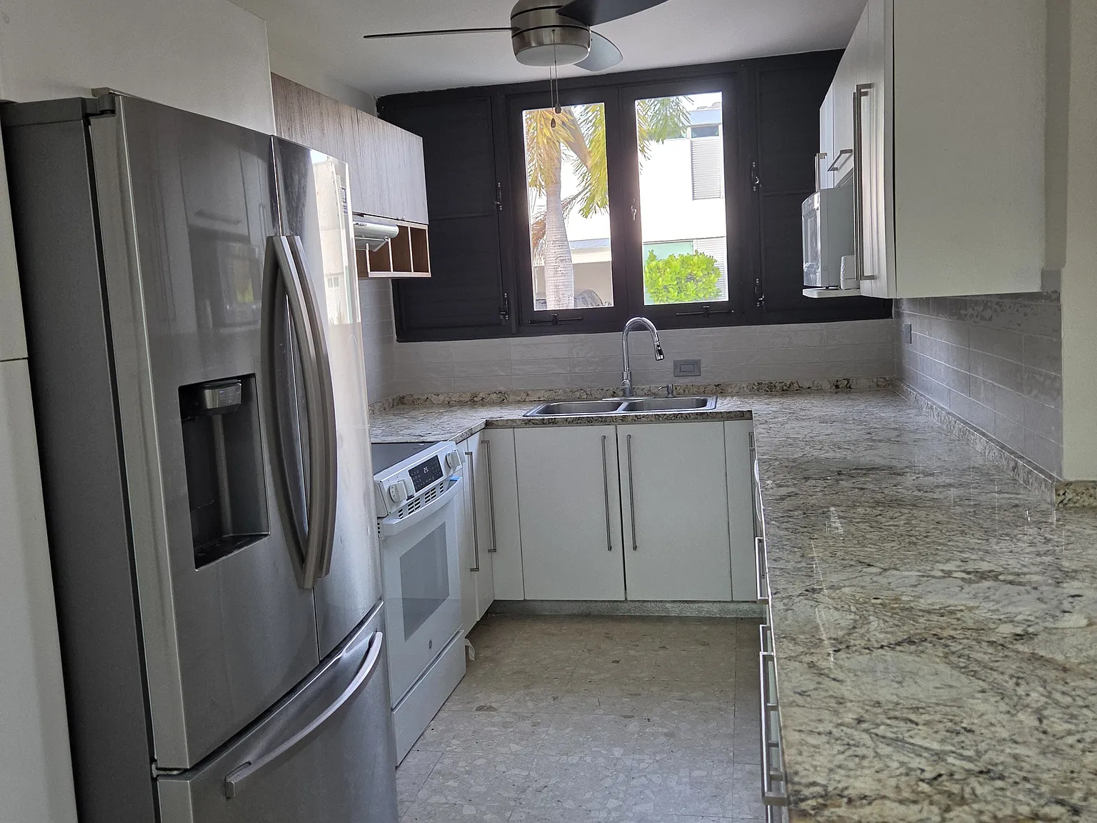 3 bed, 2600 sqft, $3,500 — Photo 3