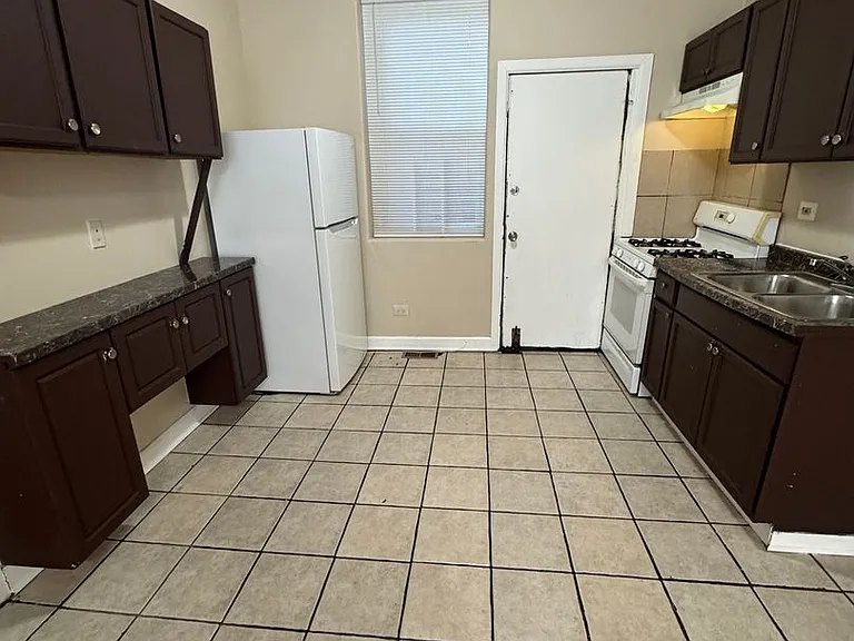 1022 W 64th St #1M — Photo 1