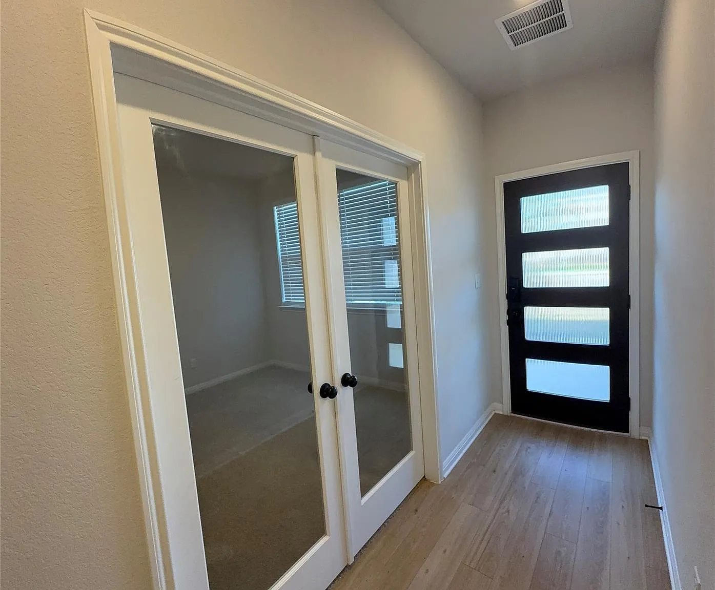3 bed, 2.5 bath, 2320 sqft, $2,000 — Photo 4