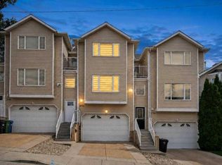 2732 W 16th St SW, Calgary, AB T2T 6A4