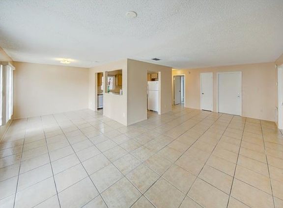 4th image of 3275 Tomahawk Dr