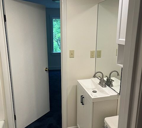 3rd image of 720 Shady Dr E APT D