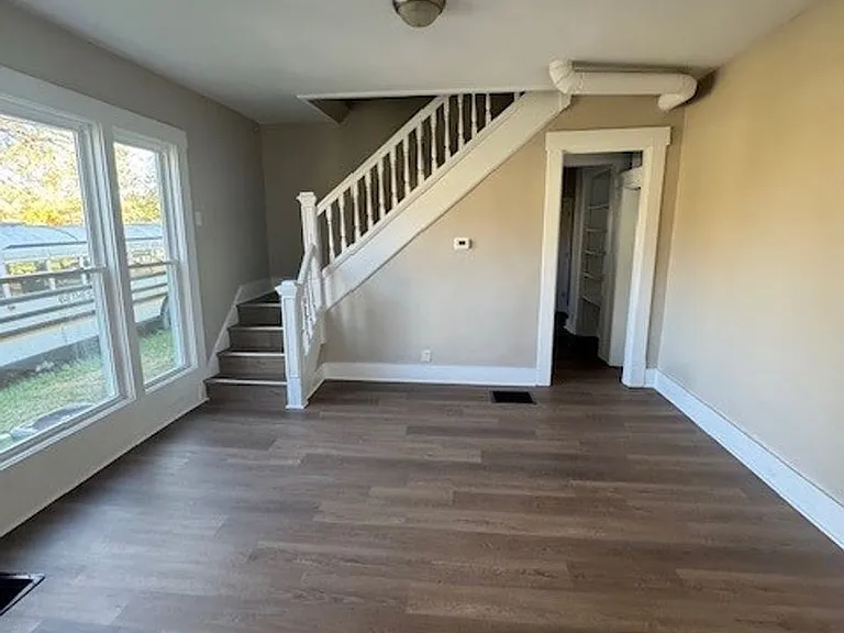 1247 Wright St — Photo 3