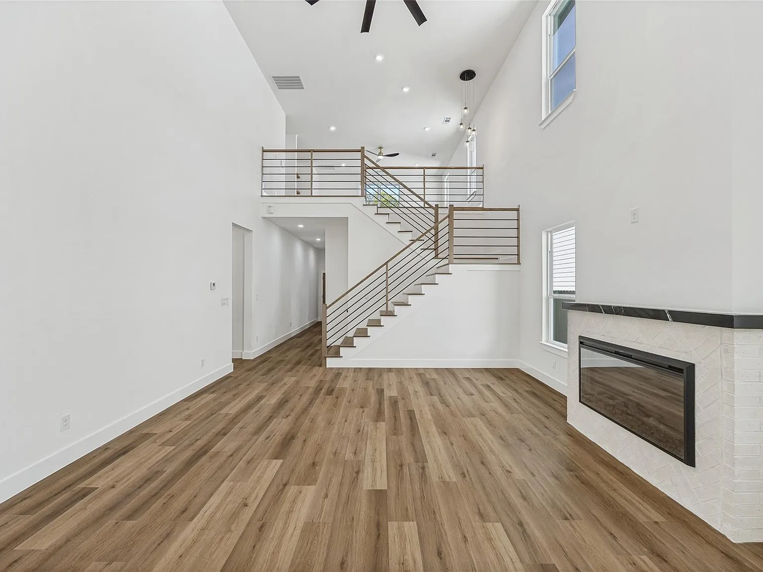 4 bed, 2996 sqft, $4,500 — Photo 2